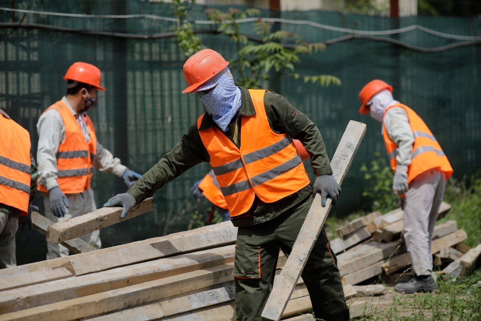 Guvernul a aprobat 90.000 de lucrători străini pentru 2026