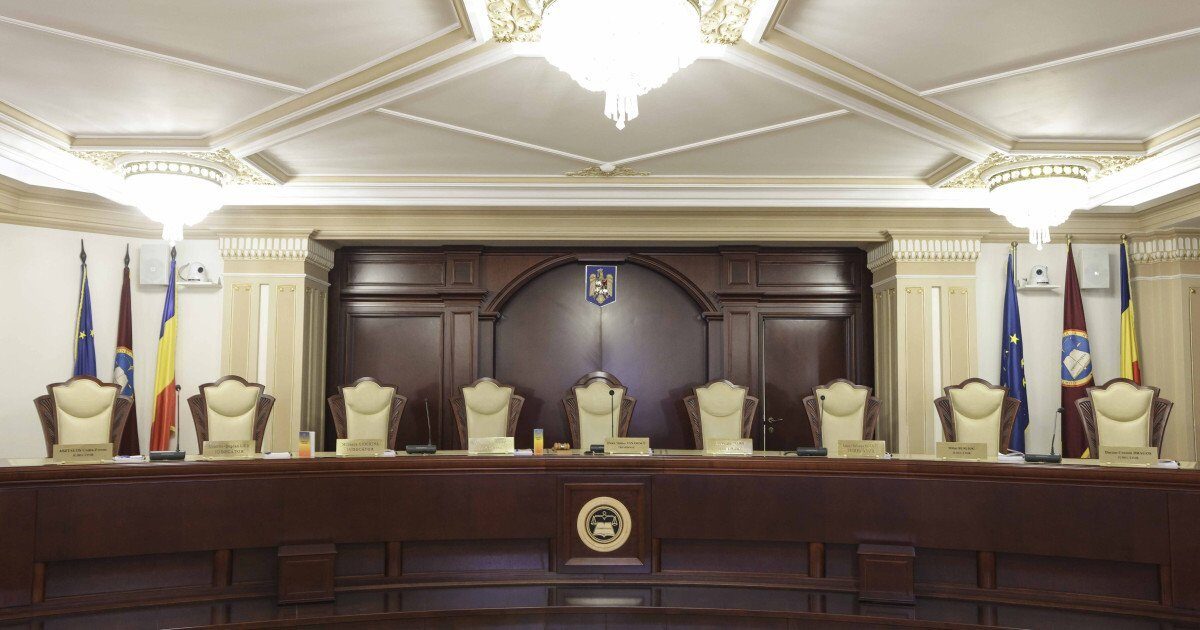 Judecătorii CCR numiți de PSD refuză să participe la ședința privind pensiile speciale Cei patru judecători ai Curții Constituționale numiți de PSD – Gheorghe Stan, Cristian Deliorga, Bogdan Licu și Mihai Busuioc – s-au abținut de la participarea la ședința crucială de luni, în care urma să se discute legea pensiilor speciale pentru magistrați