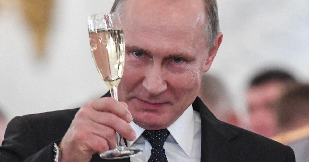 Discursul de Anul Nou al lui Putin: Un Mesaj Scurt și Plin de Patriotism Președintele Federației Ruse, Vladimir Putin, a livrat cu ocazia Anului Nou cel mai scurt discurs de la începutul războiului din Ucraina