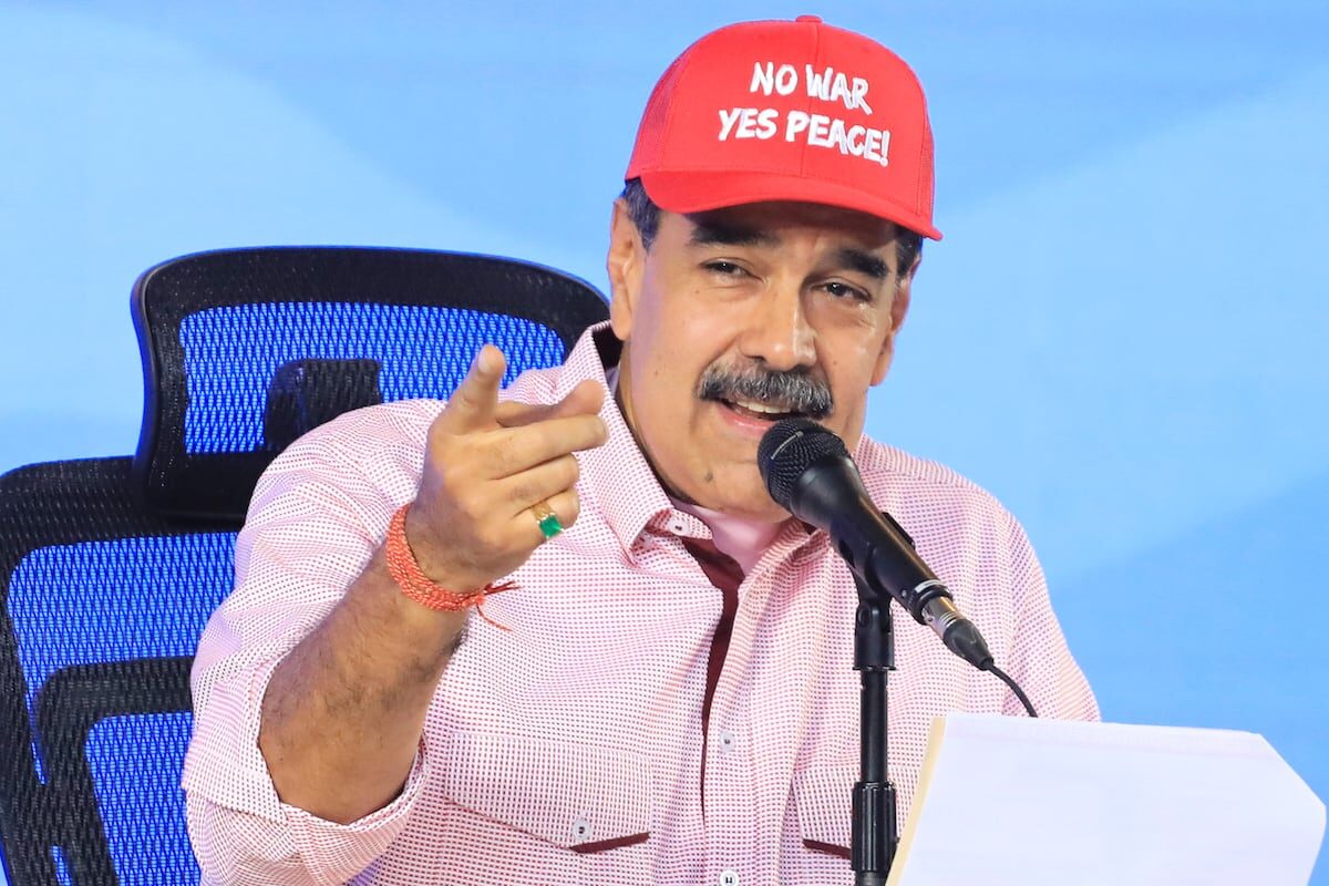 Trump confirmă atacul asupra unei instalații de droguri din Venezuela, iar tăcerea lui Maduro ridică semne de întrebare Președintele american Donald Trump a anunțat recent distrugerea unei instalații de producție de droguri în Venezuela, dar Guvernul lui Nicolás Maduro a păstrat tăcerea în fața acestei declarații provocatoare