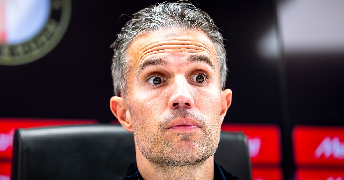 Conflictul dintre Robin van Persie și adversari escaladează: „Spune-mi în față!”