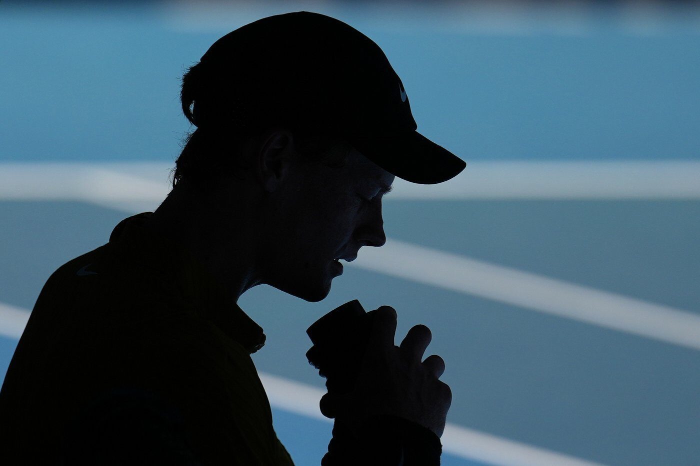 Australian Open, în fața provocării căldurii extremă Ca urmare a temperaturilor extreme preconizate pe parcursul zilei de sâmbătă, organizatorii Australian Open au decis să înceapă meciurile cu o oră mai devreme decât în mod obișnuit