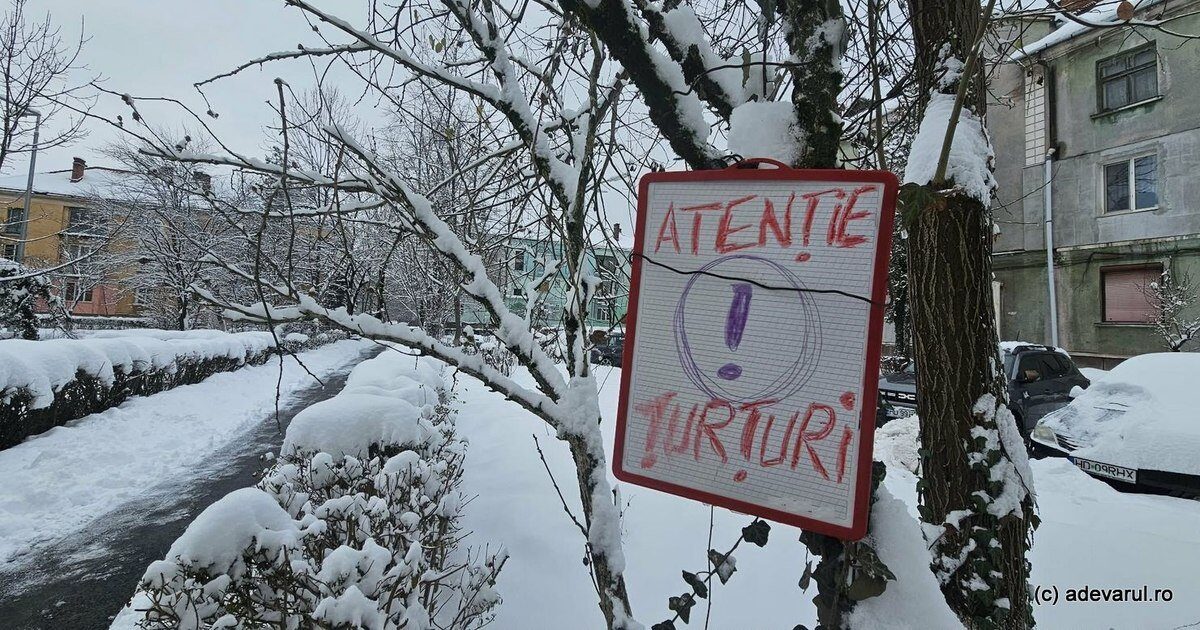 „IGSU: Căderea țurțurilor, un risc major pentru siguranța publică”
