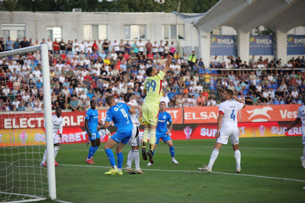 FC Botoșani se confruntă cu un deficit major, dar rămâne optimistă în lupta pentru cupele europene Patronul lui FC Botoșani, Valeriu Iftime, a dezvăluit în cadrul emisiunii GSP Live că echipa se confruntă cu un deficit de 4 milioane de euro pentru anul financiar 2025
