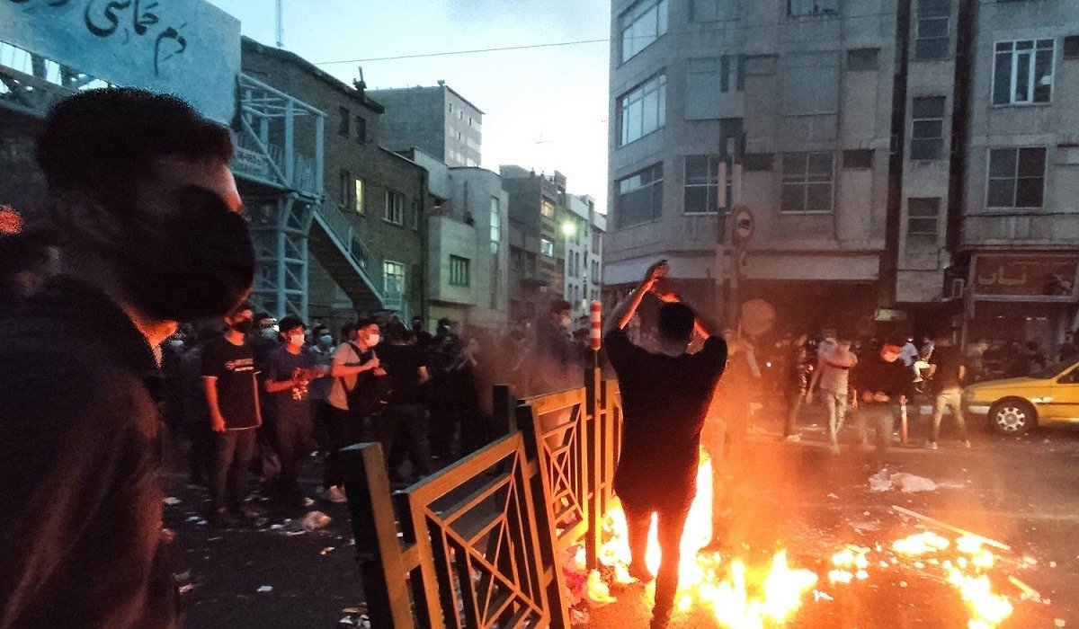 Proteste masive în Iran: manifestanții cer schimbări radicale Situația din Iran a devenit din ce în ce mai tensionată, odată cu extinderea protestelor în întreaga țară