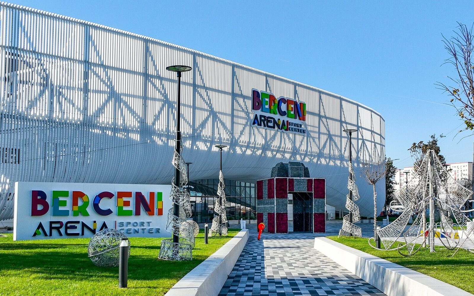 Patinoarul Berceni Arena își redeschide porțile pentru public, după aproape trei săptămâni de închis pentru accesul cetățenilor, în contextul Campionatului Mondial de hochei U20, divizia II/A, desfășurat în perioada 4-15 ianuarie 2026