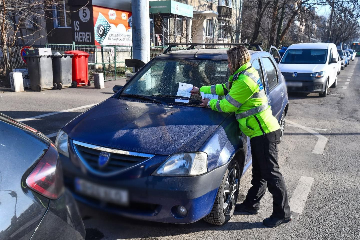 Un val de amenzi și măsuri punitive inundă zonele verzi din Capitală, în contextul în care autoritățile continuă să combată accesul cu mașini în parcuri, în special pe fondul nămeților și al condițiilor meteorologice dificile