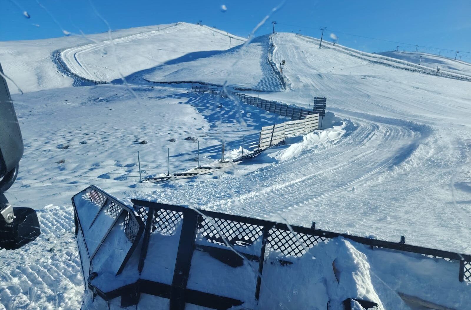 Trafic și condiții meteo afectează turismul pe Valea Prahovei și accesul în stațiunile montane din Sinaia Sfârșitul de săptămână aduce probleme pentru turiștii care plănuiau să se bucure de un city break în București și Sinaia, după o perioadă dificilă din cauza condițiilor meteo extreme