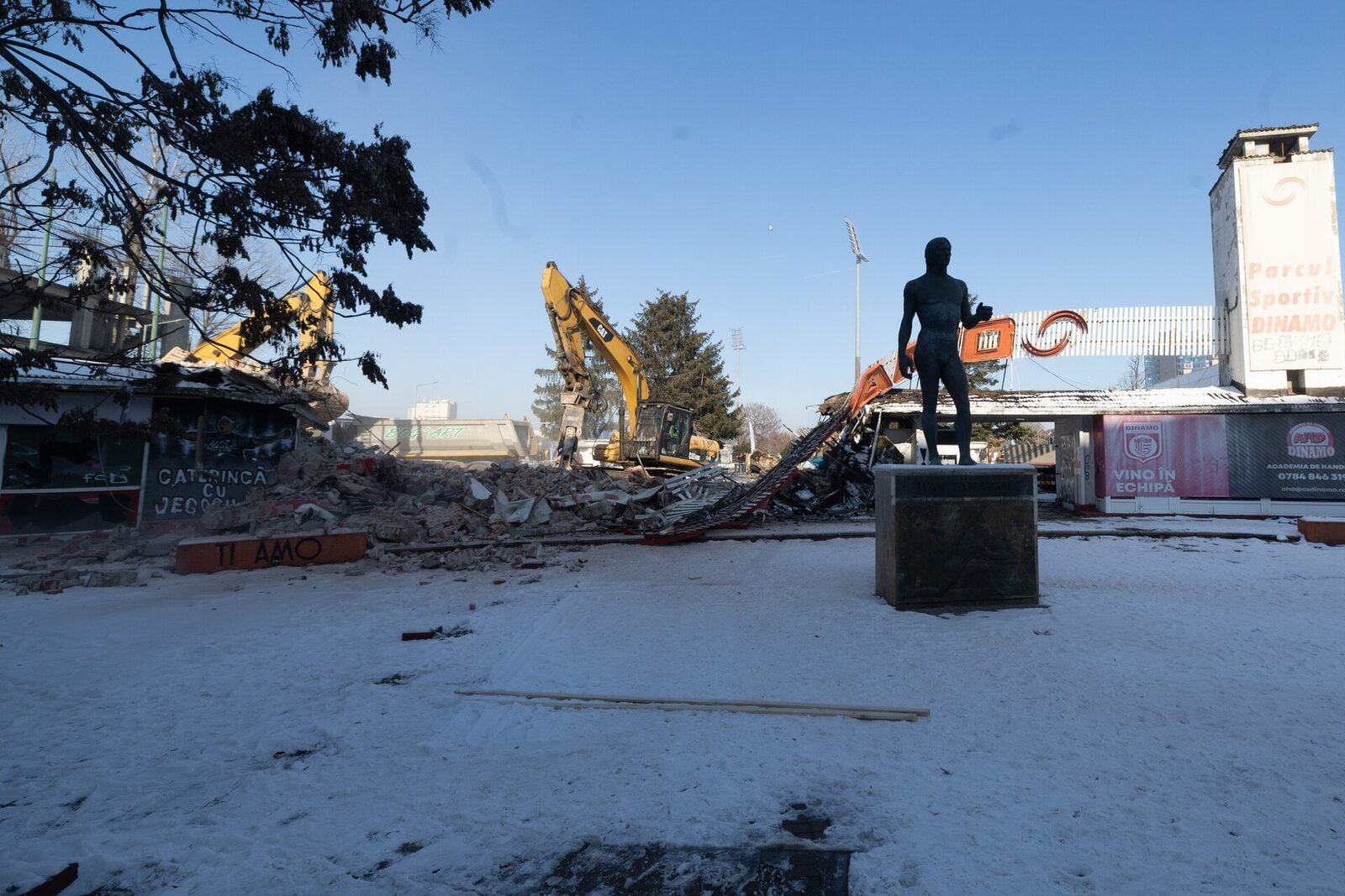 Criza și renașterea unui simbol al sportului bucureștean: demolarea stadionului Dinamo marchează un capitol de sfârșit, dar și începutul unei noi ere pentru club și comunitatea din Sector 2