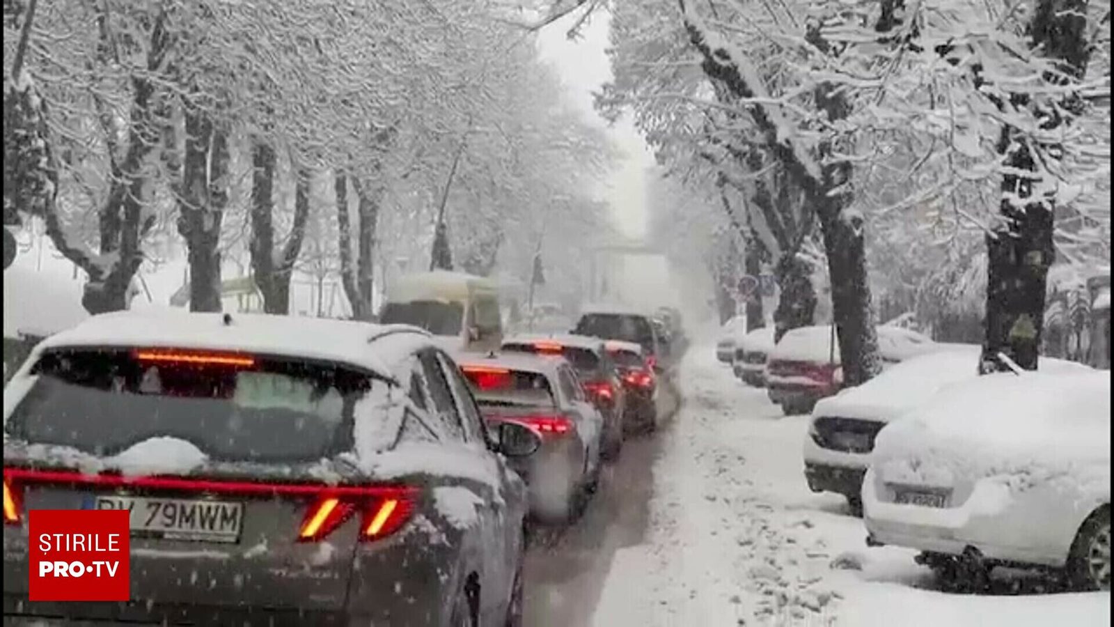 Jumătate de țară sub zăpadă: Haos pe drumuri și probleme cu energia electrică O ninsoare abundentă a acoperit, în ultimele zile, jumătate din România, lăsând în urmă haos pe șosele și probleme cu alimentarea cu energie electrică