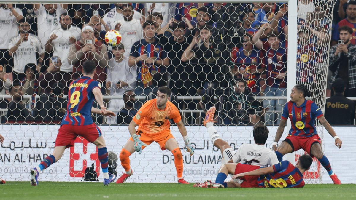 Controversele din El Clásico: Marele meci sub semnul întrebării Un nou episod de controverse a marcat meciul dintre Real Madrid și FC Barcelona, o partidă care a eclipsat din nou alte evenimente sportive