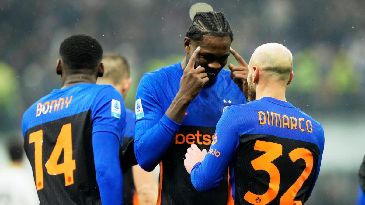 „Pazza Inter”: Goleada sub ploaie și emoțiile unei serii spectaculoase Sub o ploaie torențială și în fața unui public entuziast, Inter Milano a realizat o revenire spectaculoasă, învinsă cu 6-2 formația Pisa, într-un meci care va rămâne memorabil atât pentru scorul final, cât și pentru dramatismul desfășurării