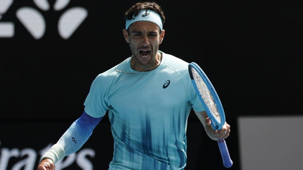 Rybakina și Pegula, în semifinale la Australian Open Elena Rybakina și Jessica Pegula s-au calificat în semifinale la turneul de grand slam Australian Open, fiecare având o prestație impresionantă în sferturile de finală disputate marți