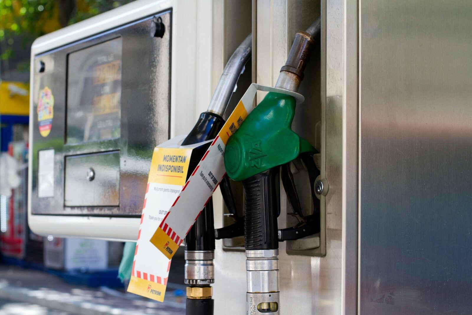 De la 1 ianuarie 2026, România va implementa un nou val de majorări ale accizelor pentru băuturile alcoolice, țigări și carburanți, fiind a doua creștere într-un interval de doar șase luni