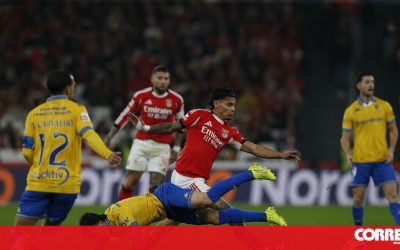 Benfica 3 – 1 Estoril | 'Hat trick' de Pavlidis aumenta a vantagem dos encarnados - Futebol