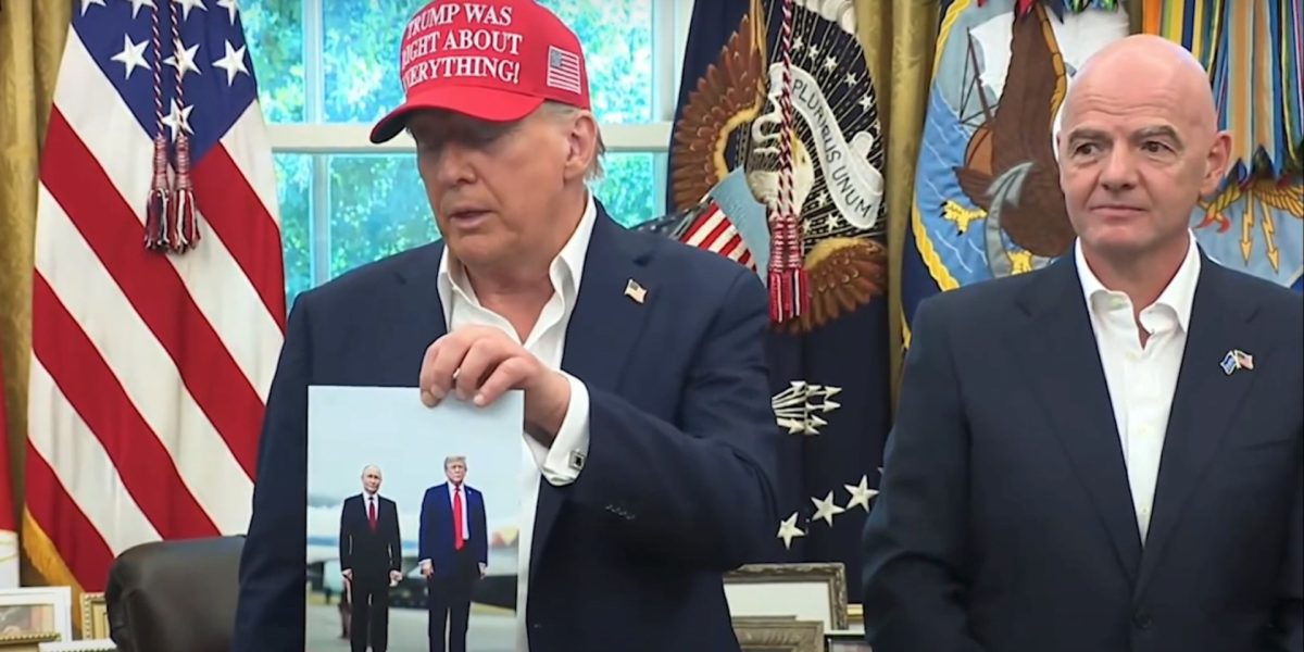 Donald-Trump-anunta-tragerea-la-sorti-pentru-mondialul-de-Fotbal-din-2026.jpg - StirileCorecte