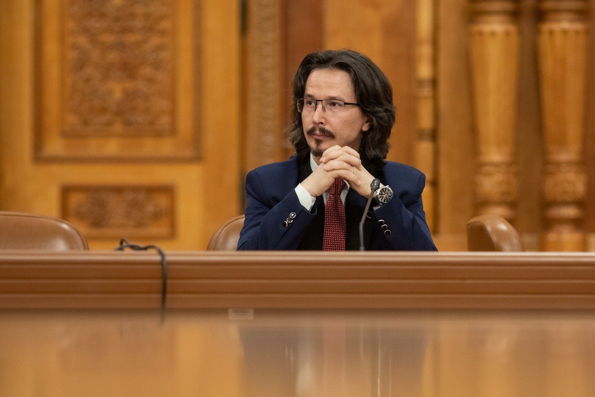 Plagiatul ministrului Justiției, Radu Marinescu, a stârnit un val de reacții în spațiul public, dar pare că acest scandal nu va influența procedura de numire a noilor procurori șefi