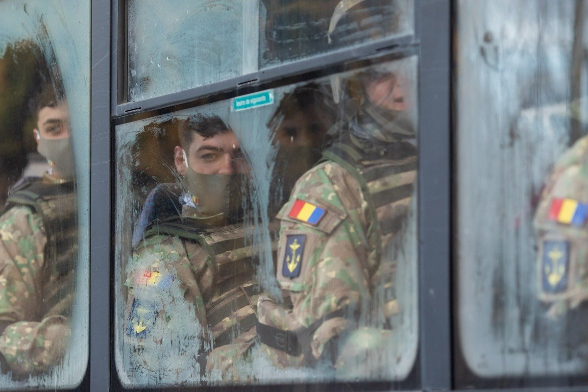 Salariile militare, neputințe de tăiat.