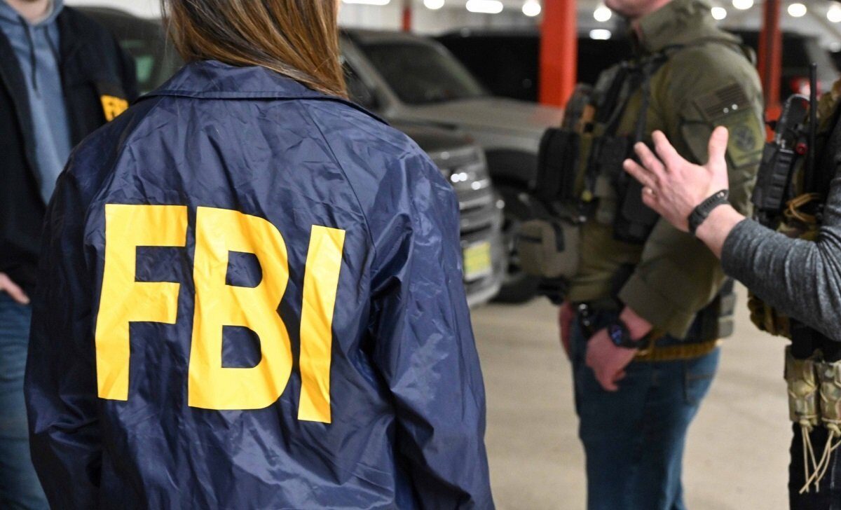 Agenții FBI au efectuat o percheziție la locuința unui reporter de la Washington Post, în cadrul unei anchete privind posibila divulgare de secrete de stat