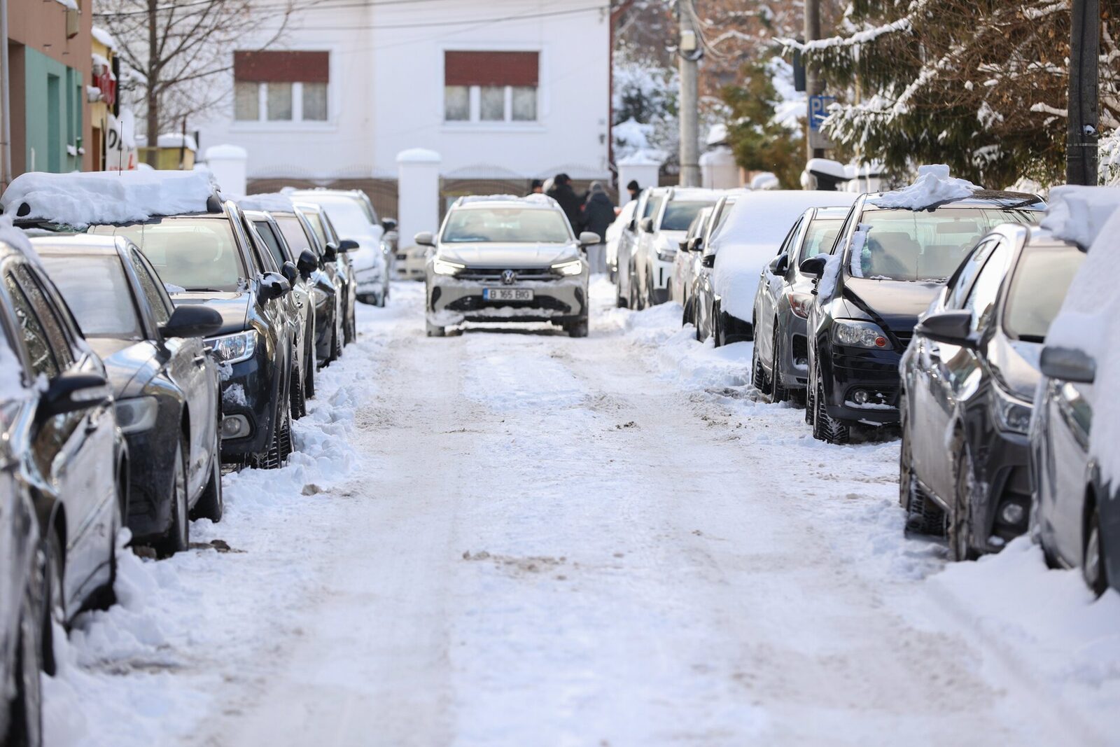Ninsori semnificative așteptate în București în noaptea de sâmbătă Meteorologii români au anunțat ninsori abundente în Capitală în noaptea de sâmbătă, cu un strat de zăpadă estimat la aproximativ 5 centimetri