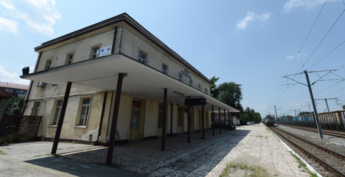 Un incident feroviar de o gravitate aparent minor, dar cu implicații semnificative, a fost descoperit recent în urma publicării unui raport de către Agenția de Investigare Feroviară Română (AGIFER)