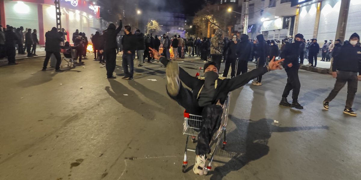 Iran briefly closes airspace as U.S. tensions rise, flights rerouted across region