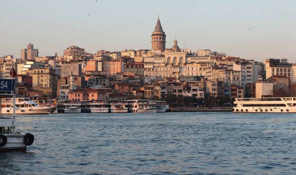 Un atac șocant a avut loc marți, 13 ianuarie, într-un tribunal din Istanbul, când o judecătoare a fost rănită prin împușcare de către fostul său soț, de asemenea magistrat