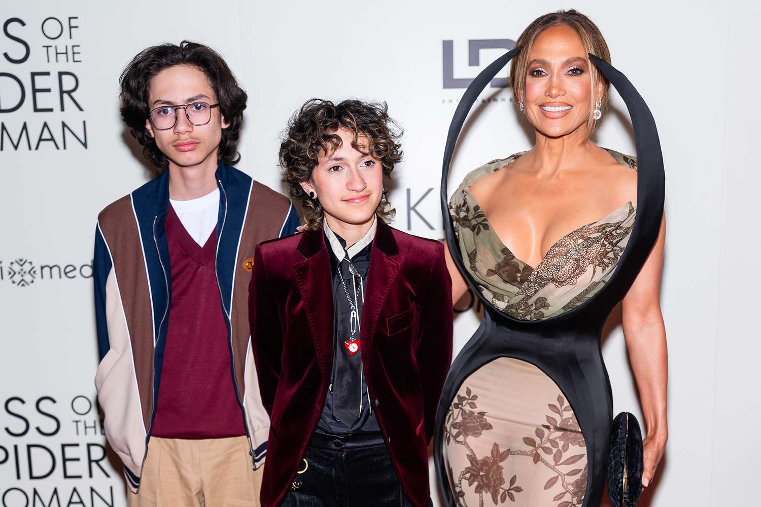 Jennifer Lopez, mamă mândră: Gânduri despre plecarea gemenilor la facultate Jennifer Lopez, superstarul american al muzicii și filmului, a împărtășit recent sentimentele sale cu privire la plecarea gemenilor săi, Emme și Max, la facultate