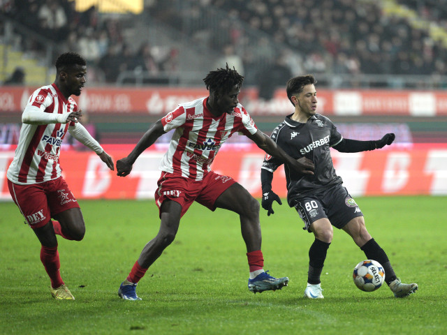 JnpjPTEmaGFzaD02MWVjYTU1NjFiY2U2NTJmYTE3YzQ0ZDQ4NjJlZTU5Yw.thumb_.jpg - StirileCorecte