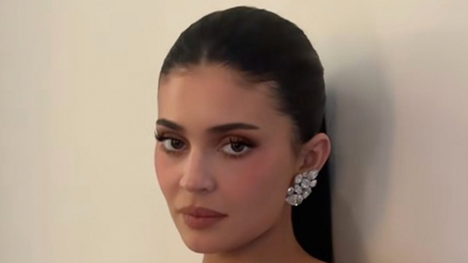 Kylie Jenner looks flawless in skintight silver gown at Golden Globes as fans rave her look is a ‘10 out of 10’