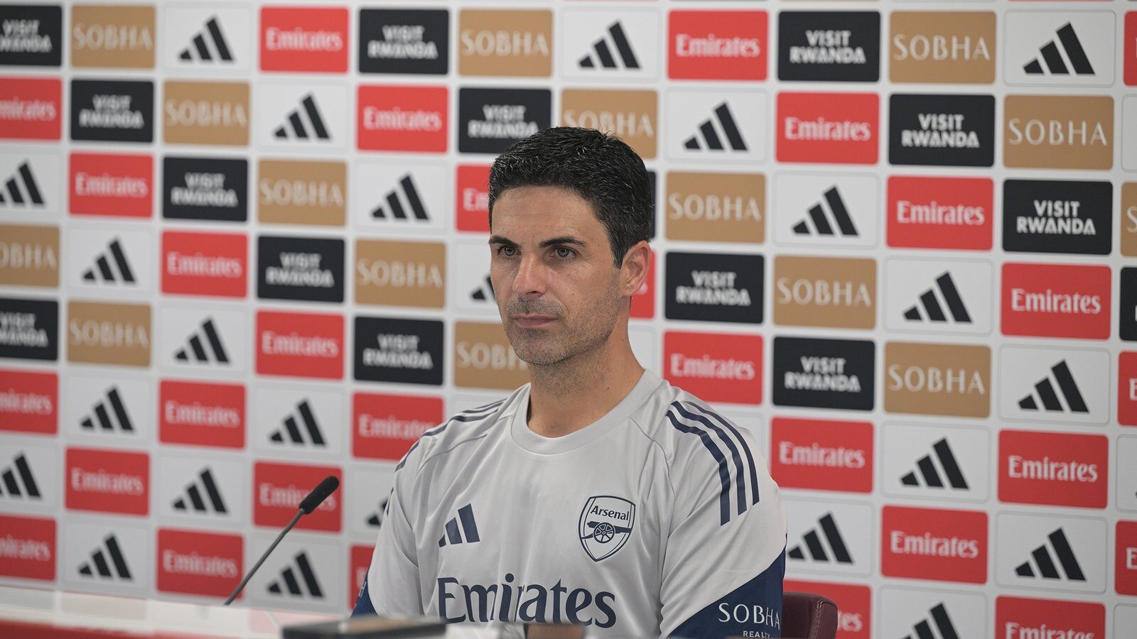 Arsenal se pregătește pentru semifinala cu Chelsea Mikel Arteta a oferit detalii despre starea echipei sale și despre provocările întâlnirii cu Chelsea, programată pentru semifinala primei manșe a Cupei Carabao, în cadrul unei conferințe de presă susținute la Sobha Realty Training Centre