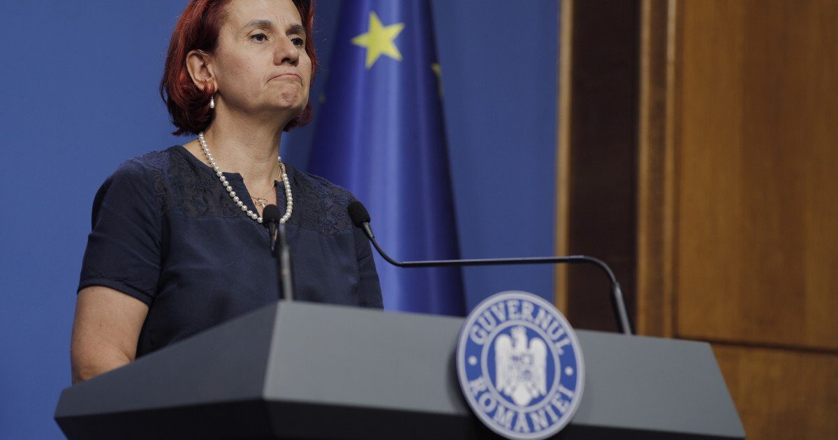 Reducerea pensiilor în cazul cumulului cu salariul: Noile reglementări ale Guvernului Guvernul României a aprobat, în ședința din 22 ianuarie, un proiect de lege care prevede o reducere de 85% a cuantumului pensiei pentru funcționarii publici care decid să rămână activi în sistem, cumulând astfel pensia cu salariul