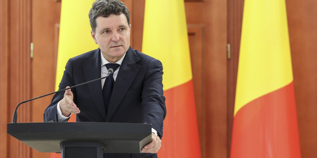 NmU2ZGY0NTQ0NDRiYWM2MDFhY2EzZmUzMzZiNDM.thumb_.jpg - StirileCorecte