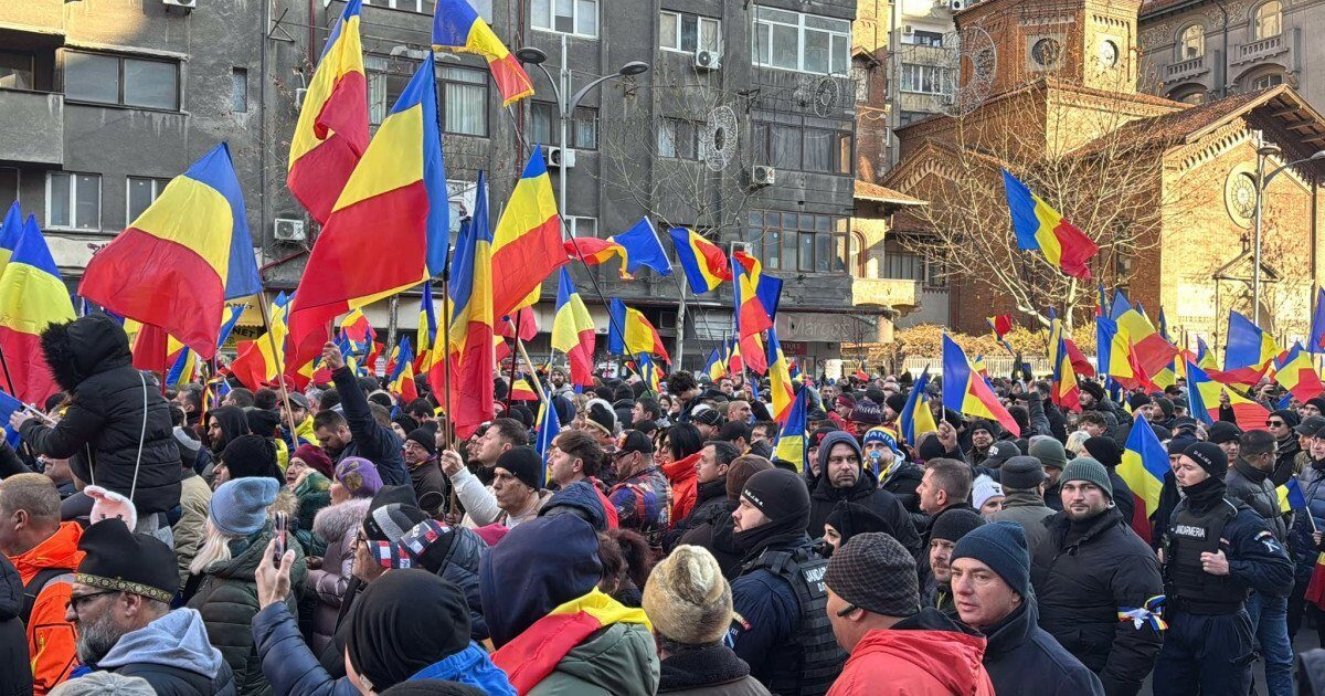 Proteste în Capitală: Doi organizatori, două teme, aceeași seară În seara zilei de 15 ianuarie, Bucureștiul va fi scena a două proteste distincte, dar concomitente, fiecare atrăgând atenția cetățenilor asupra unor probleme controversate