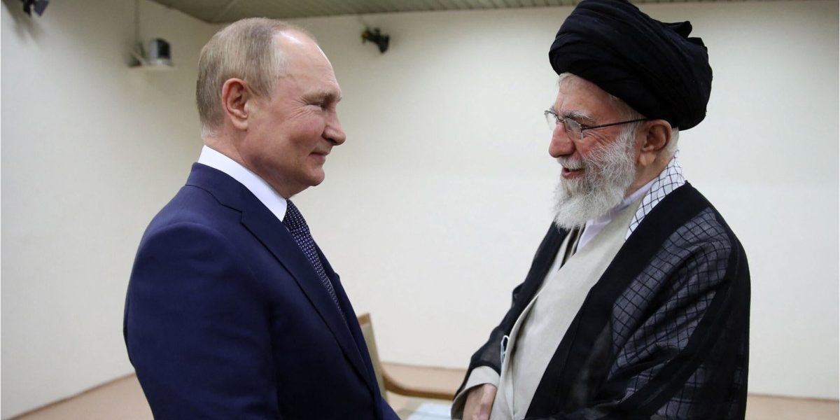 Vladimir Putin e gata să „trădeze” Iranul pentru a-și salva relațiile cu Donald Trump (Bloomberg)