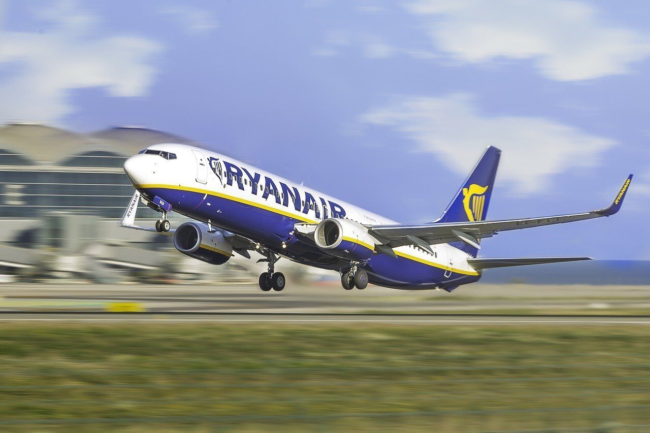 Ryanair elimină rute din România