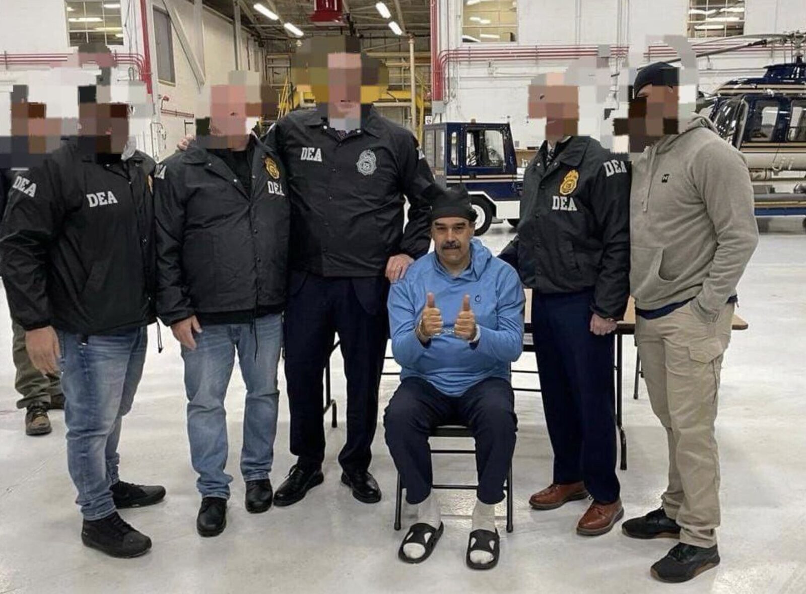 Maduro le urează „La mulți ani” agenților americani
