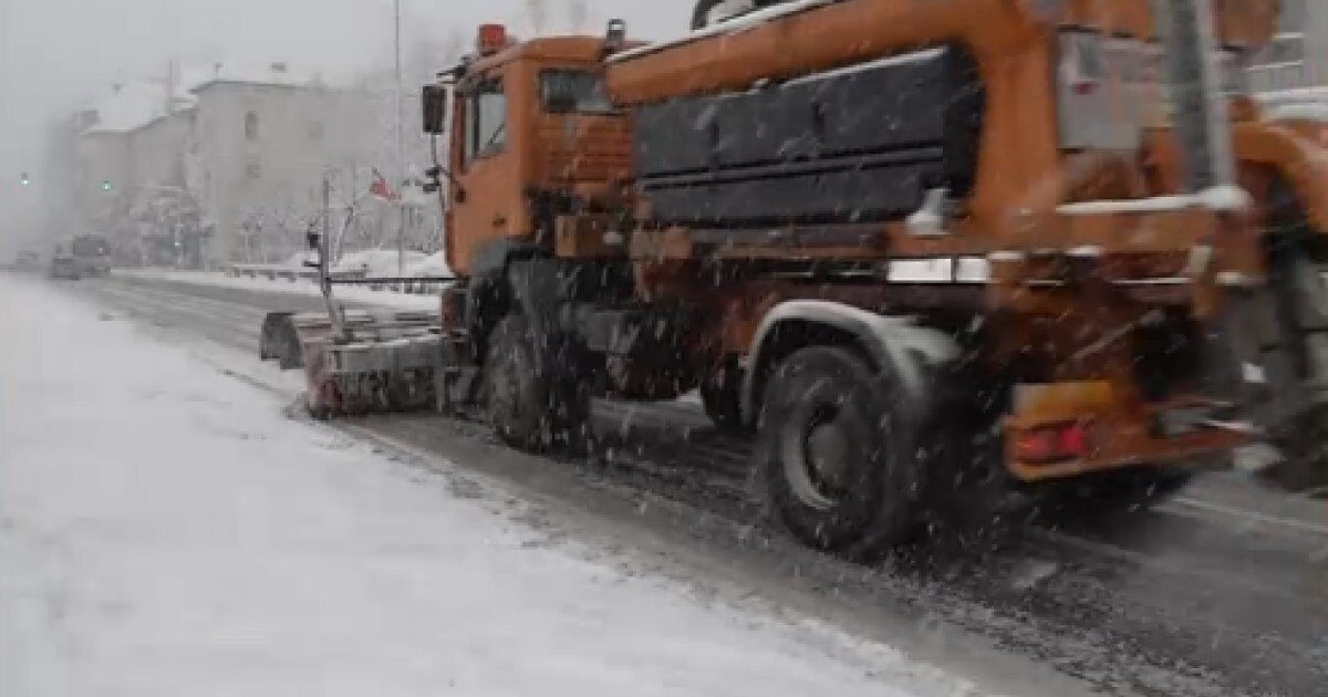 Iarna autentică pune stăpânire pe România: ninsori abundente și viscol Meteorologul Mihai Huștiu a anunțat duminică, la Digi24, că țara noastră se află în fața unei ierni autentice, cu precipitații abundente, ninsori și viscol