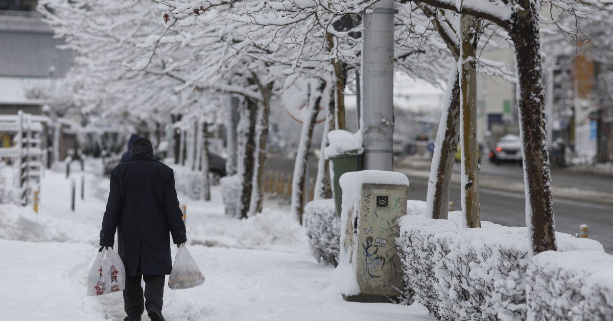 Ger și ninsoare în București: prognoză meteorologică severă anunțată Meteorologii anunță zile geroase pentru București, cu un strat de zăpadă care va ajunge la 15 centimetri