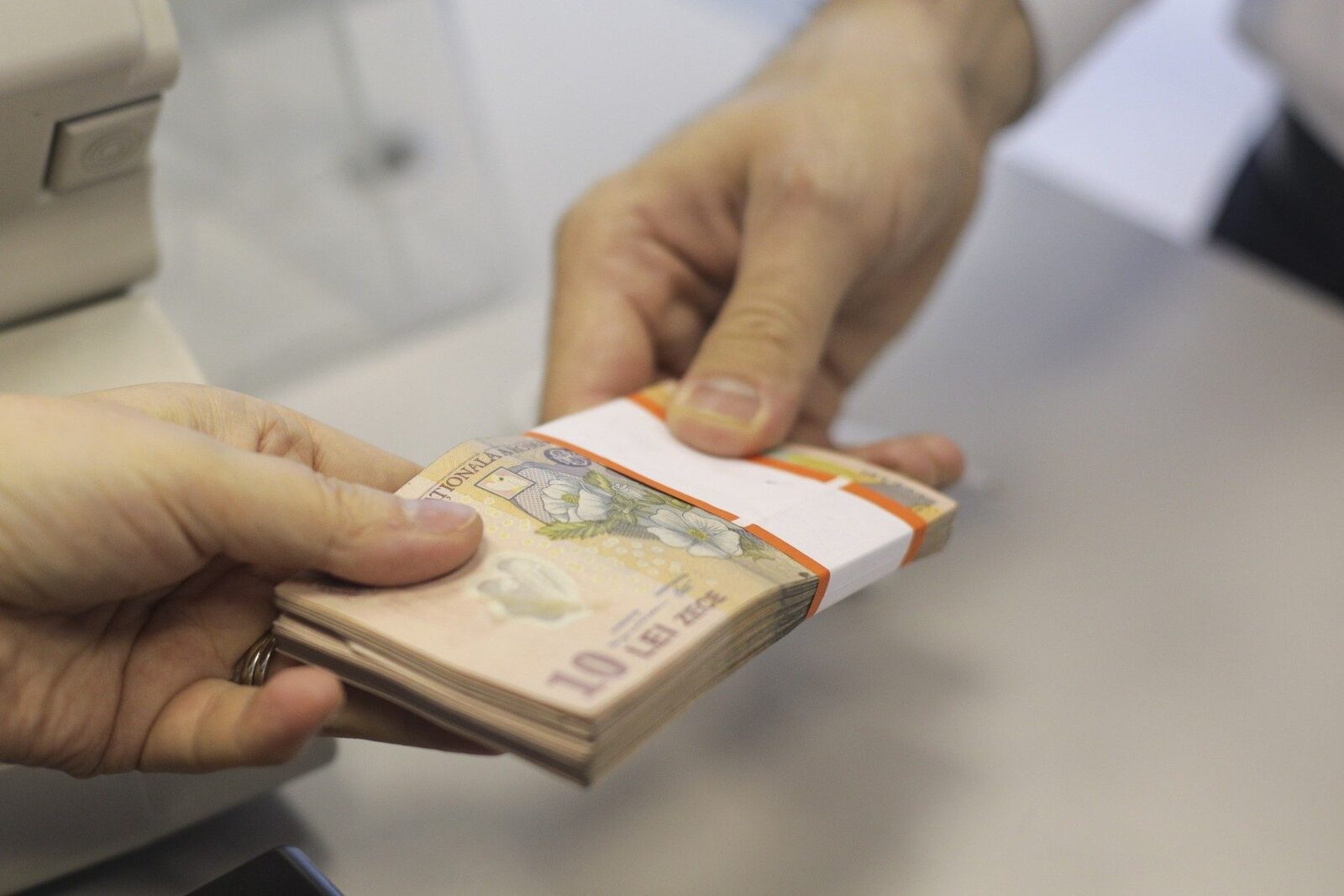 Președintele a promulgat legea pensiilor private