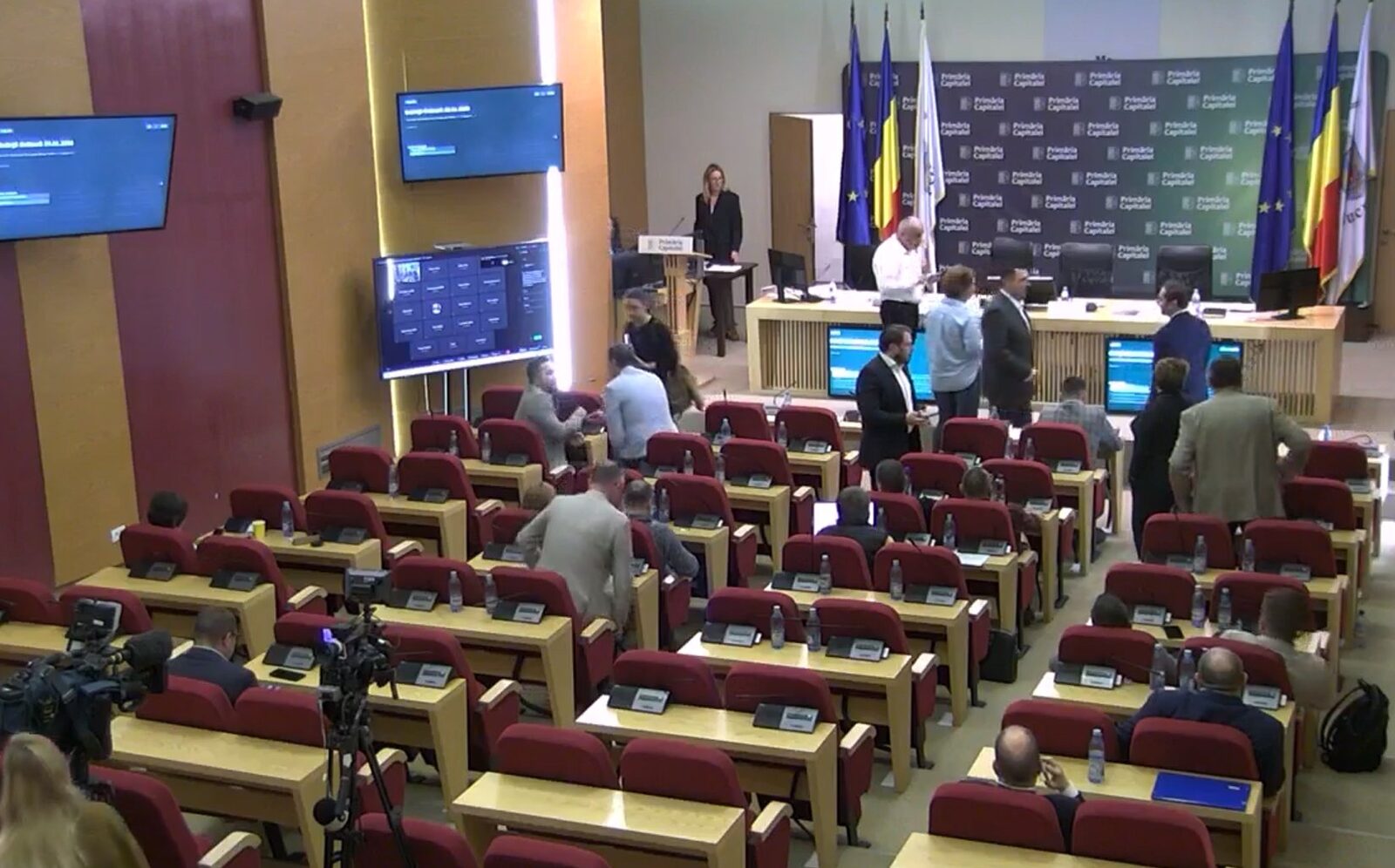 Consiliul General al Municipiului București (CGMB) a respins joi, cu 24 de voturi „pentru” și 29 de abțineri, proiectul de hotărâre privind achiziția de servicii de audit extern pentru companiile Public Transport București (STB SA) și Termoenergetica