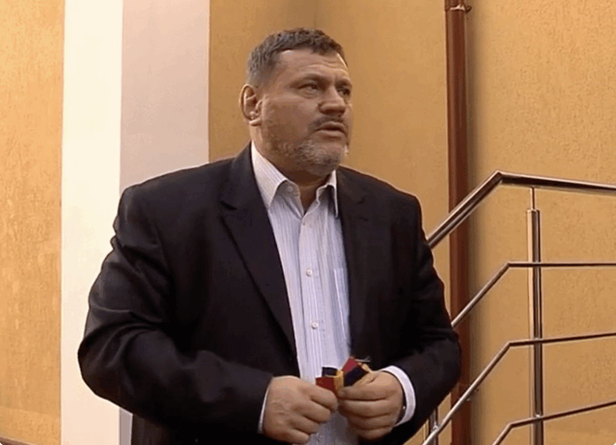 Cristian Poteraș, fost primar al Sectorului 6 din București, a intrat în atenția publicului și a justiției nu pentru realizările administrative, ci pentru implicarea sa în scandaluri de corupție și acte ilegale care i-au adus condamnări definitive