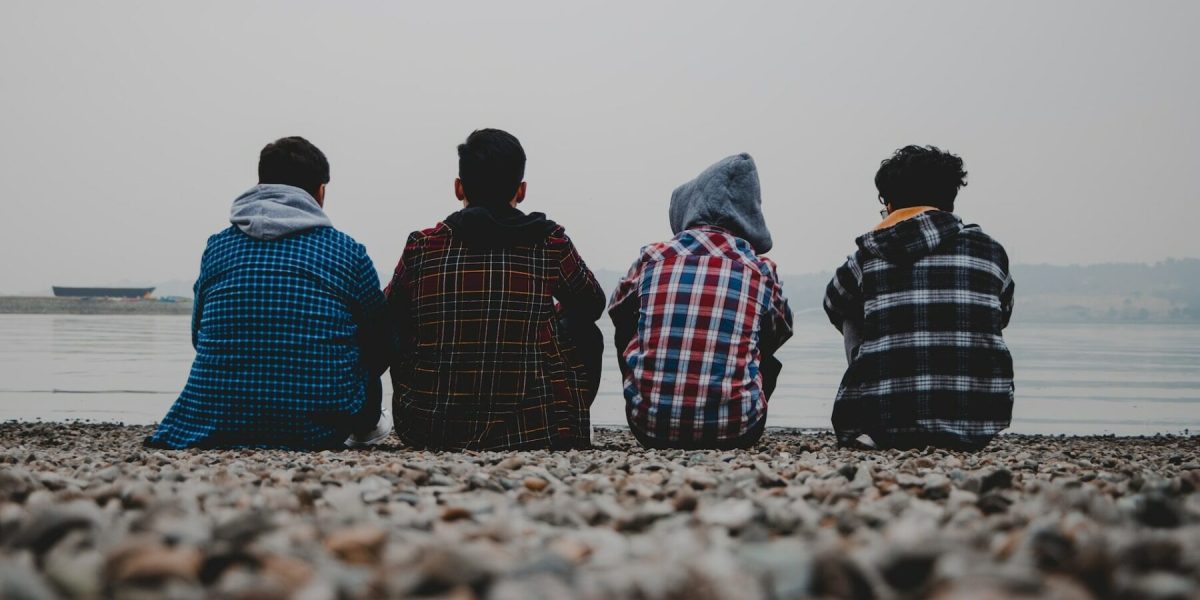 droguri-in-scoli-liceeni-scolari-adolescenti-pe-plaja-tineri-timp-liber-e1683698314858.jpg - StirileCorecte