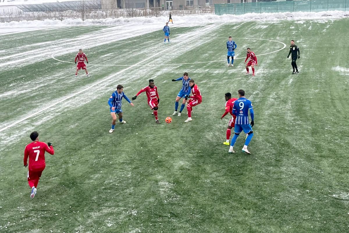 Farul Constanța și FC Botoșani înfruntare amicală la Mogoșoaia Echipa Farul Constanța și FC Botoșani se află pe teren în acest moment pentru un meci de pregătire la Centrul Național de Fotbal de la Mogoșoaia