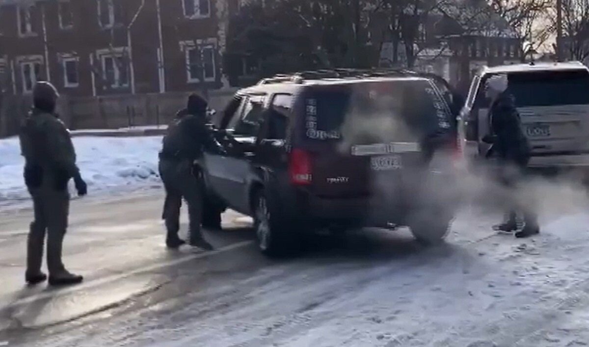 O femeie americană, Renee Good, în vârstă de 37 de ani, a fost împuşcată mortal de un agent al Serviciului federal pentru imigraţie (ICE) în oraşul Minneapolis, eveniment care a declanşat un val de proteste în întreaga ară