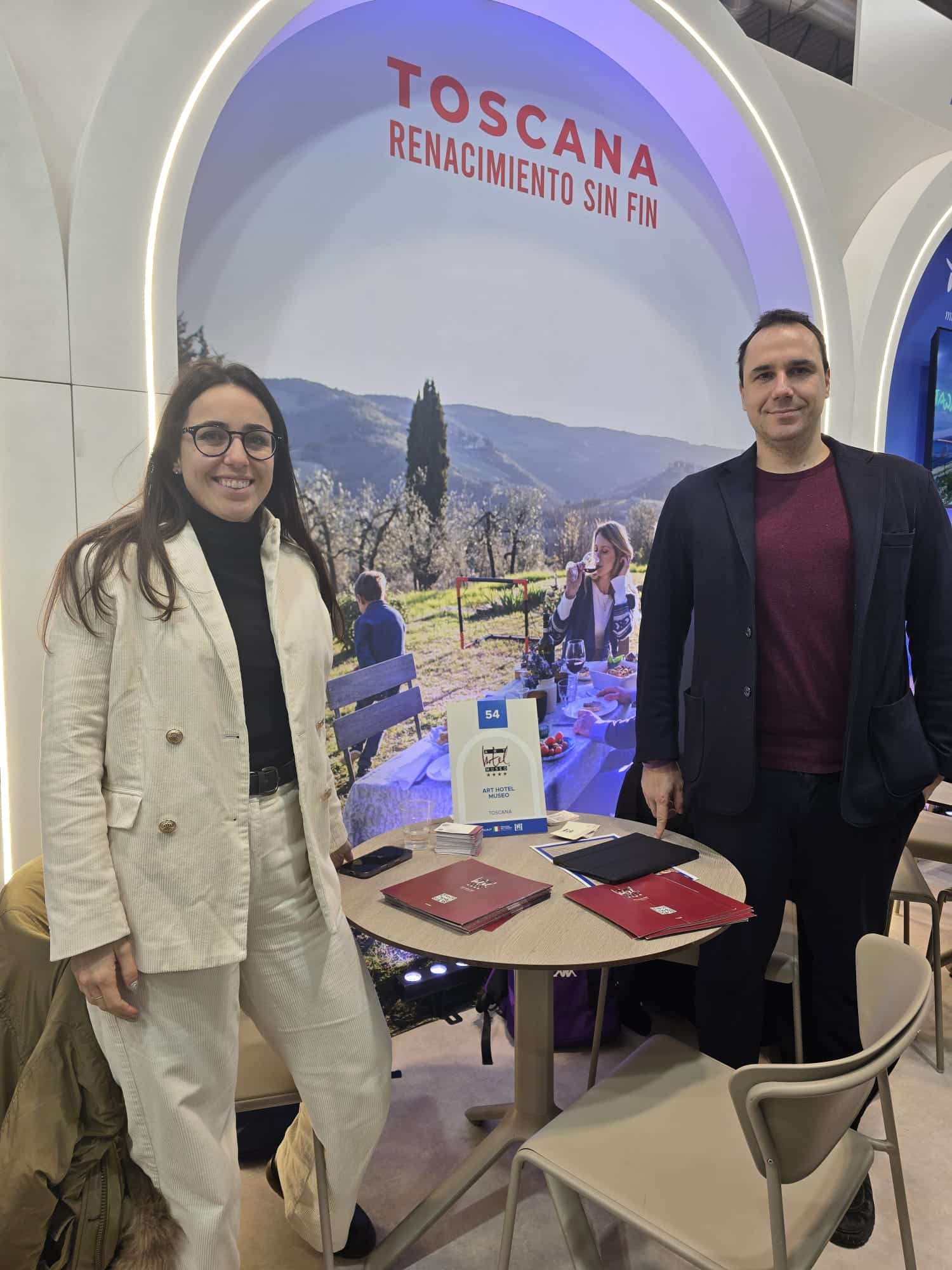 Toscana își întărește poziția la Fitur 2026 Toscana a revenit în centrul atenției turistice la Fiera Internațională a Turismului de la Madrid, Fitur 2026, cu un mesaj clar: regiunea îmbină tradiția culinară recunoscută de UNESCO cu un model de ospitalitate modern, destinat tuturor familiilor