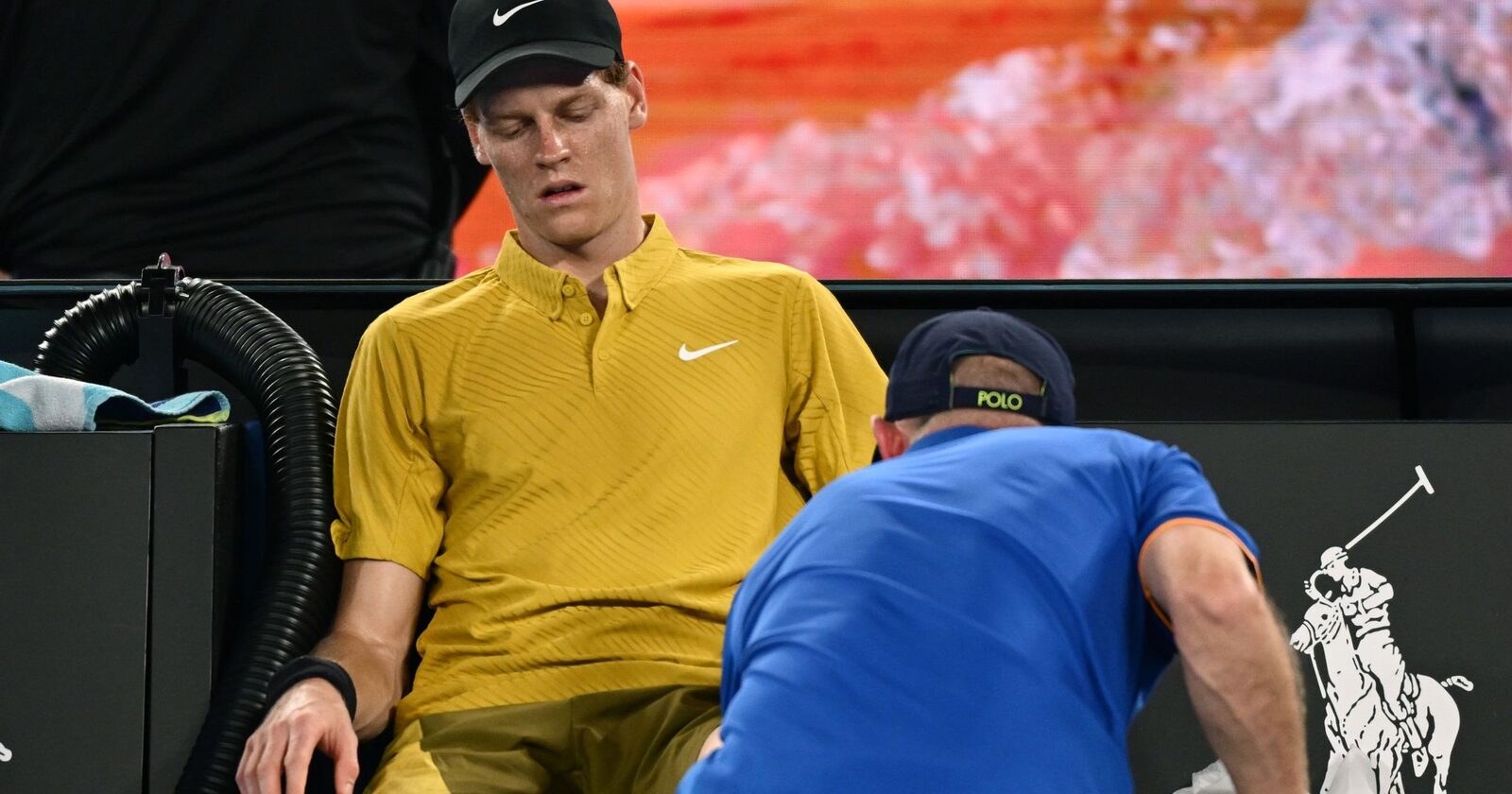 Sinner, pe punctul de a renunța la Australian Open: salvarea surprizăSinner, pe punctul de a renunța la Australian Open: salvarea surpriză