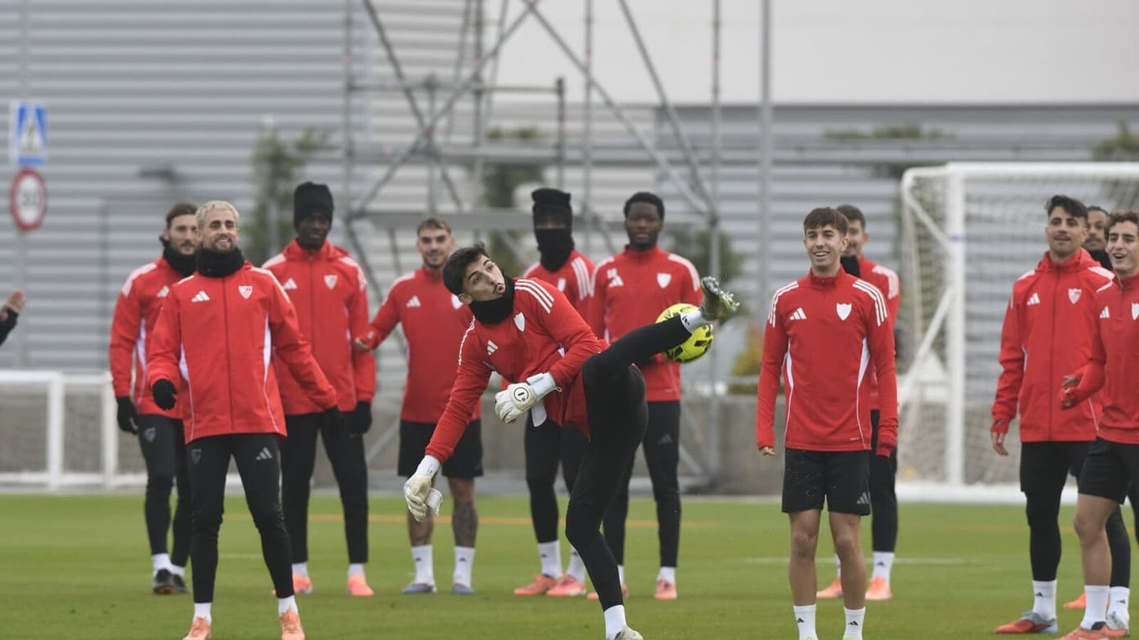 Sevilla FC și Levante UD se confruntă în liga spaniolă Sevilla FC va întâlni Levante UD în cadrul etapei a 18-a a LALIGA EA SPORTS, în această duminică, pe Stadionul Sánchez-Pizjuán
