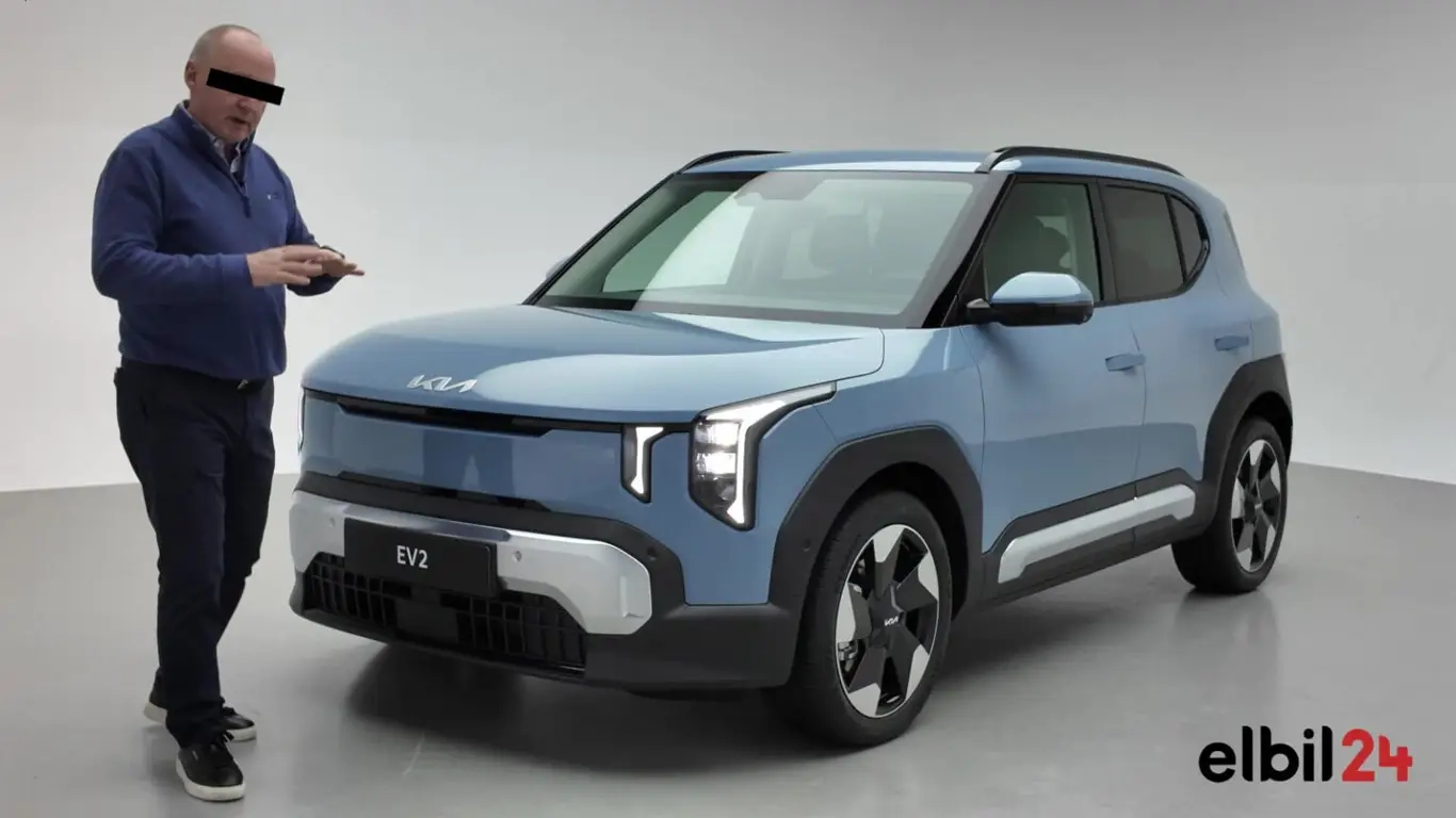 Kia EV2, crossover-ul electric de oraș, dezvăluit înainte de Salonul de la Bruxelles Kia a ales să își surprindă fanii și criticii prin dezvăluirea anticipată a modelului EV2, un crossover electric compact, menit să îmbogățească oferta companiei pe piața vehiculelor electrice urbane