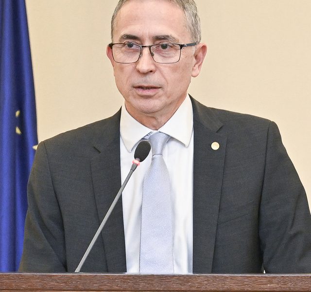 mugur-tolici.jpg - StirileCorecte